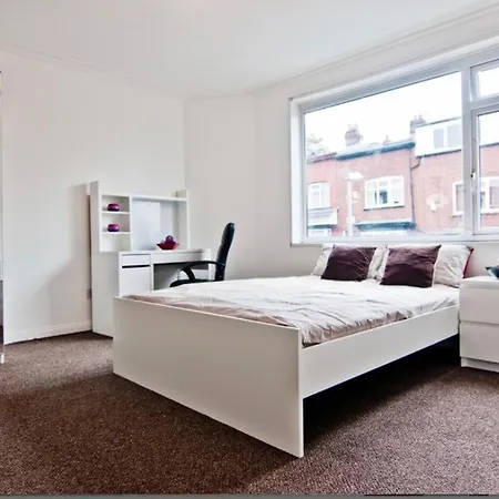Budget Double Close To And Centre Pensionat Leeds (West Yorkshire)