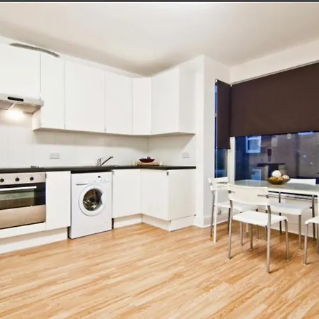 Budget Double Close To And Centre Гостьовий будинок *